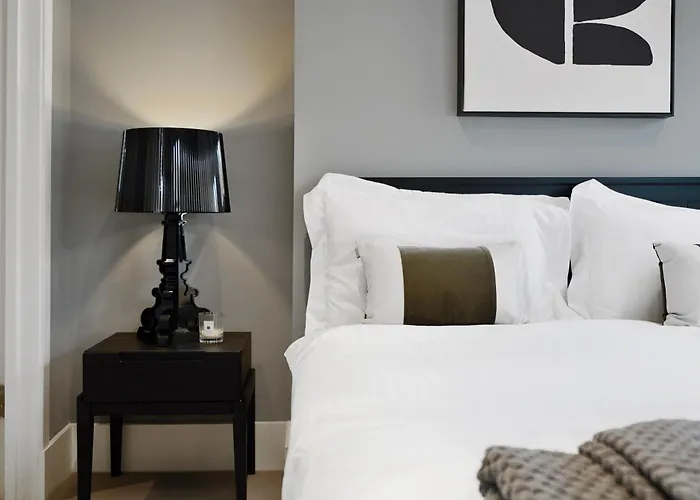 Central 4 Bedroom House With Garden In Battersea Close To Chelsea London